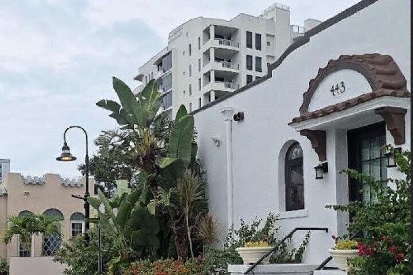 Boutiques, Bubbles & Bites: Shop & Sip in Downtown Sarasota 2