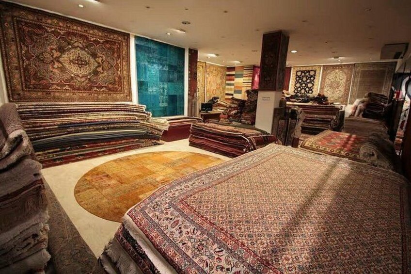 Persian Carpet Discovery Tour in Lecce with Traditional Tea 5