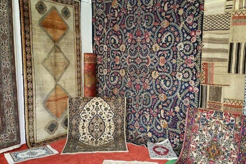 Persian Carpet Discovery Tour in Lecce with Traditional Tea 4