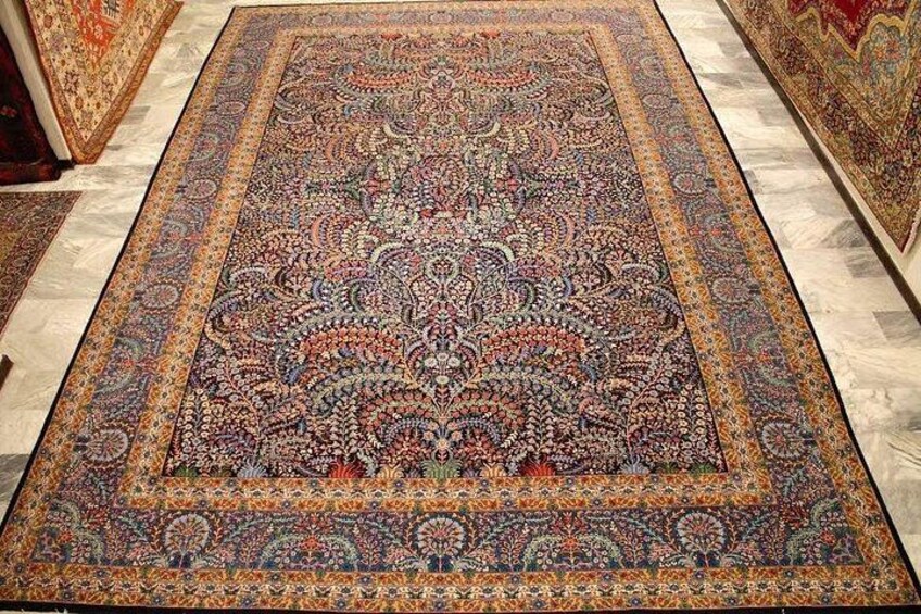 Persian Carpet Discovery Tour in Lecce with Traditional Tea 2