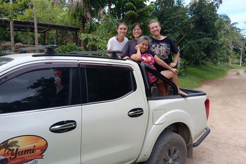 Ride At The Back of The Ute Like The Locals 4