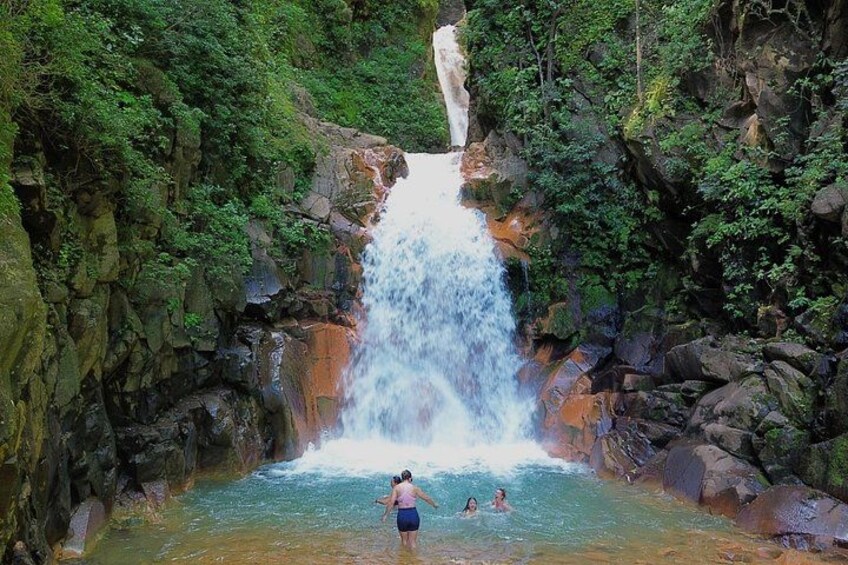 Explore Falls, Sloths and Bridge in Fortuna de Bagaces... 1
