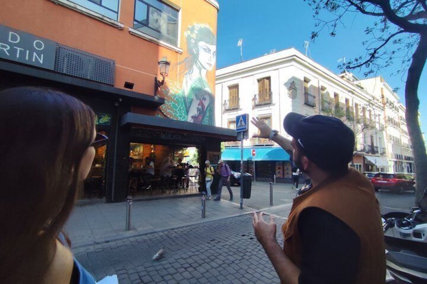 Exclusive Gallery Walk in Madrid's Art District 3