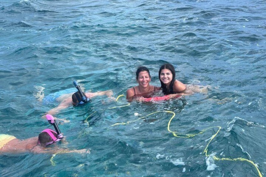 4 Hour Rose Island Private Tour Beaching Snorkeling Turtles 2