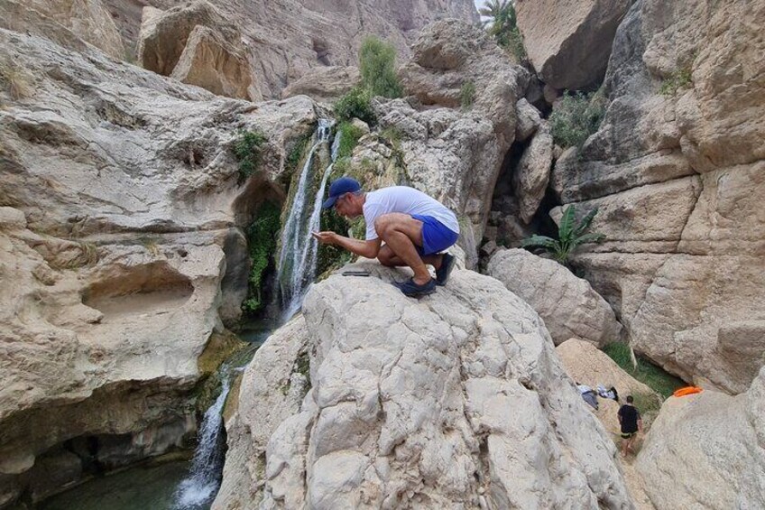 Private Full-Day Wadi Tiwi and Bimmah Sinkhole Tour from Muscat