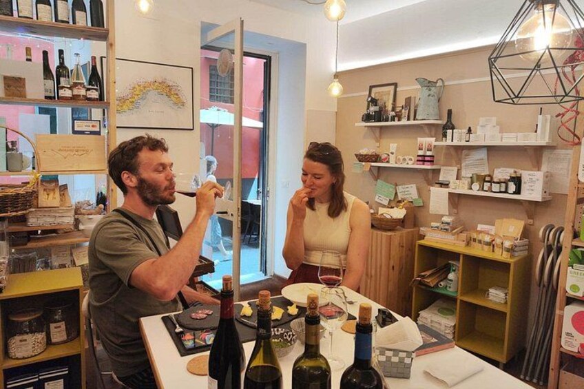 Couple enjoying the guided tasting inside our historic bottega in Genoa 4