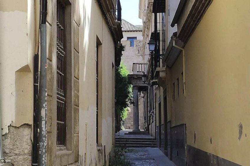 Central Granada's Architectural Highlights: A Self-Guided Tour 4
