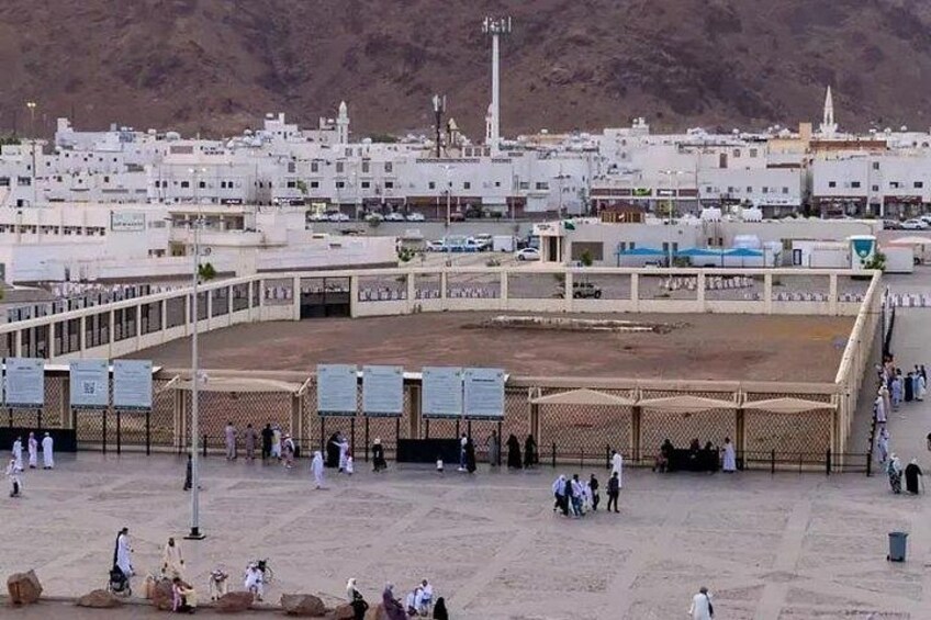 Martyrs’ Cemetery of Uhud 5
