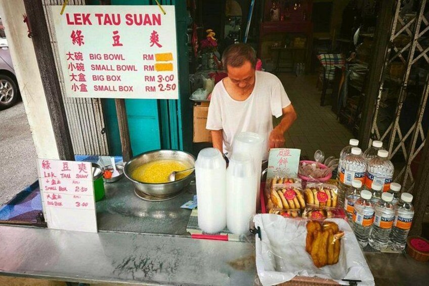 Kuching Foodie Experience Guided Tour with 5 Tastings 3