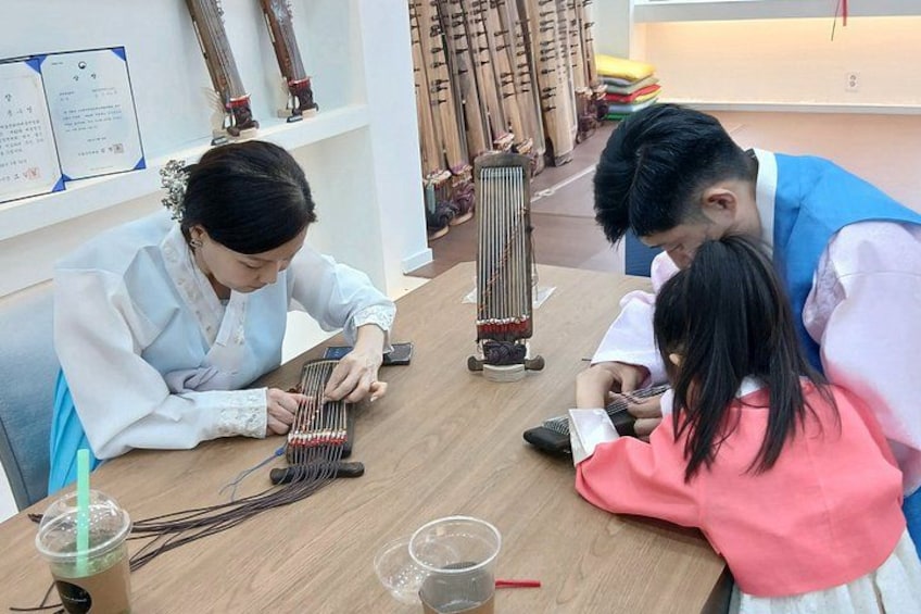 Authentic Korea Gayageum Experience in Hanbok- Bukchon Seoul 5
