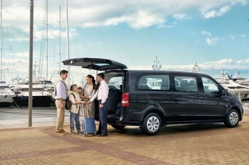 Prague to Budapest Private Sightseeing Transfer 1
