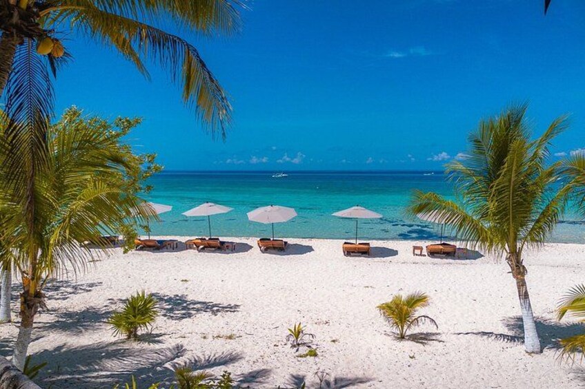 Palancar Beach loungechairs 1