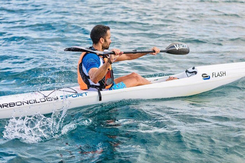 Manuel practicing the paddling technique in his second canoeing session in the open sea in Las Palmas de Gran Canaria 2
