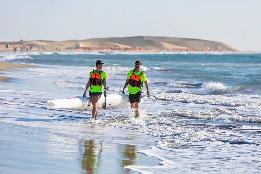 Arrival of the downwind surfski session on the south coast of the island of Gran Canaria 5