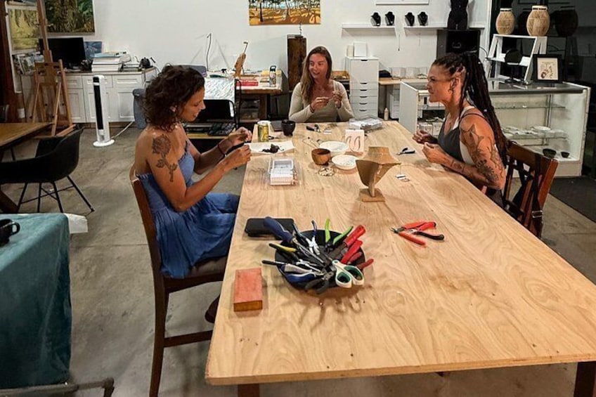 Our Jewelry studio locations on Maui. Fully air conditioned and plenty of free parking. Wheelchair accessible and ground level. Restrooms on site. 4