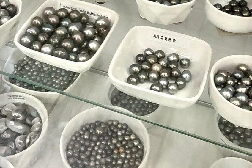 A selection of pearls, beads and findings to learn about. Cultured Freshwater and Tahitian pearls, Keshi and Shell Pearls.
Hawaiian peal history. 5