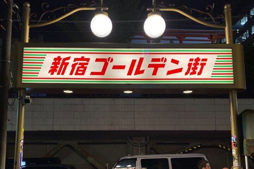 En skylt med japanska tecken. 3