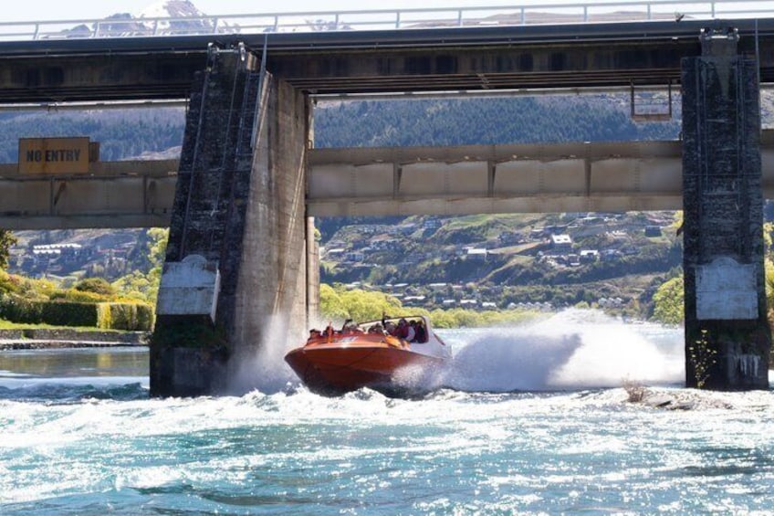 30-Minute High-Speed Thrill Queenstown Jet Boat Adventure 2