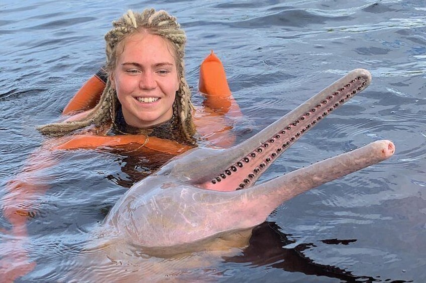 Une personne dans l’eau, à proximité d’une grande pieuvre. 2