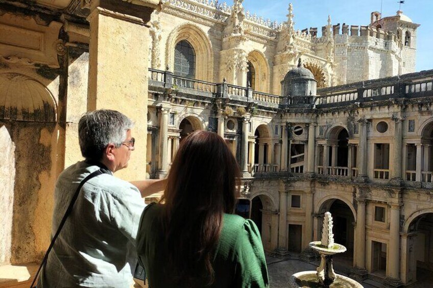 A courtyard with ornate architecture, including arches and a fountain. 1