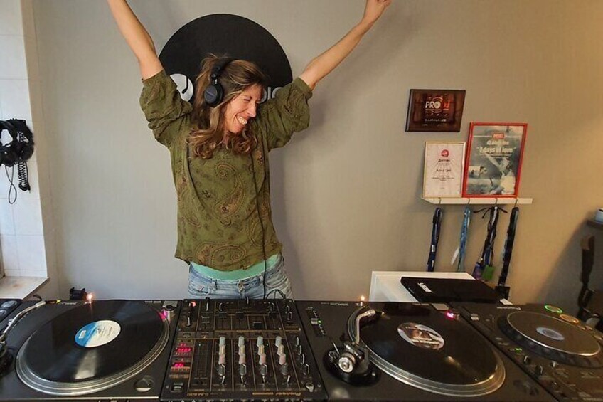 Our professional headphones deliver fantastic sound. 5