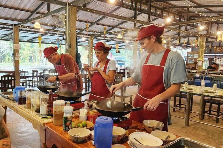 Chiang Rai: Lanna Home Cooking Class at Give Green Farm House 1