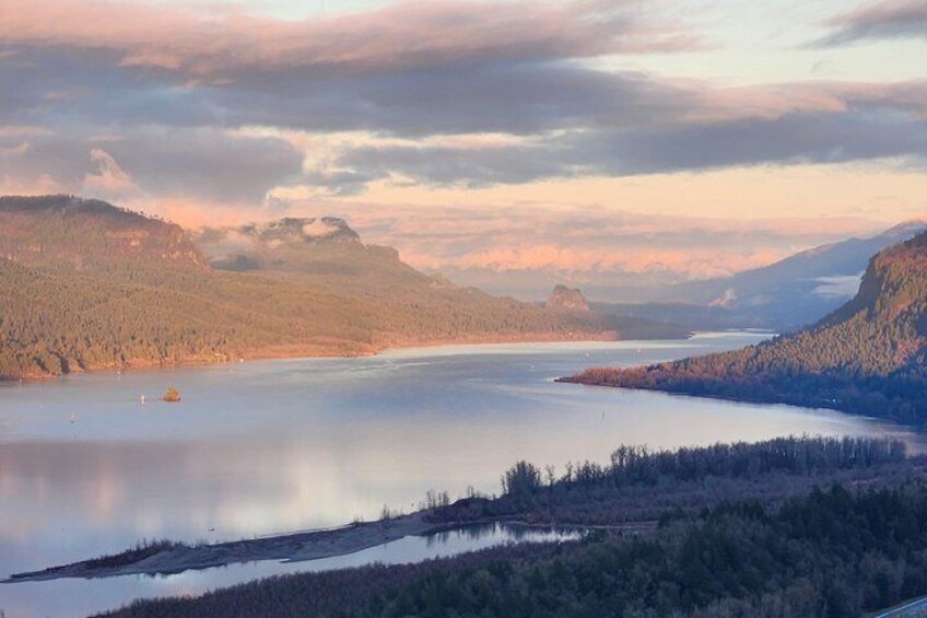 Explore Columbia Gorge and Hot Springs with Rafting 2