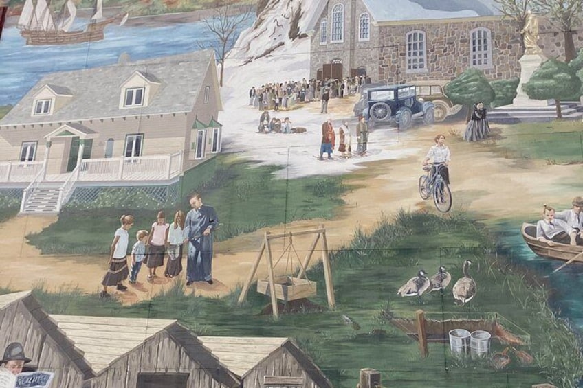 Un mural que muestra una casa, un columpio, patos y un bote en el agua. 2
