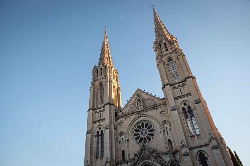 A large cathedral with two tall spires and a large rose window. 1