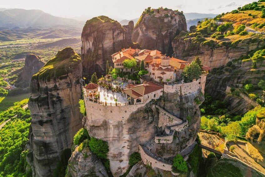 Athens to Meteora Private Trip. The price is per group. 3