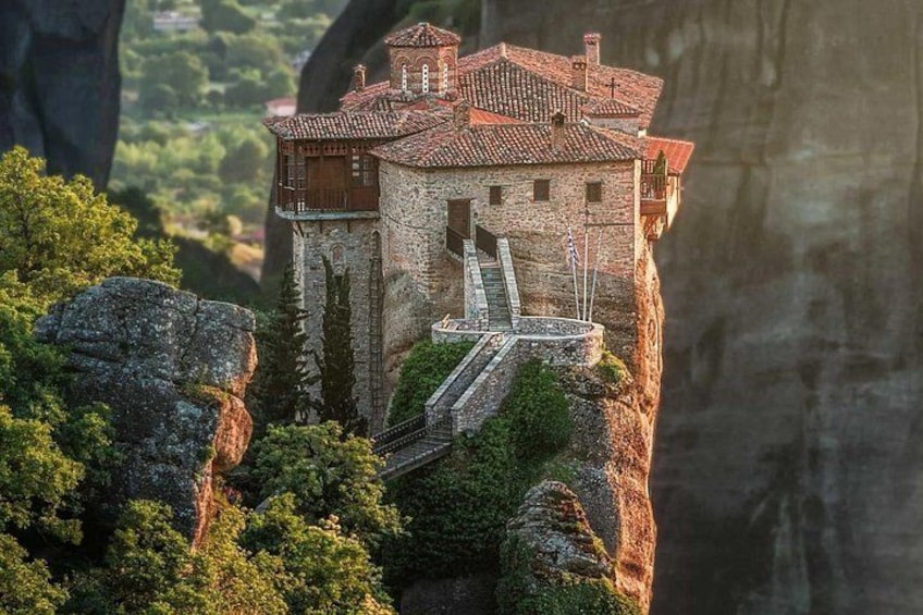Athens to Meteora Private Trip. The price is per group. 4