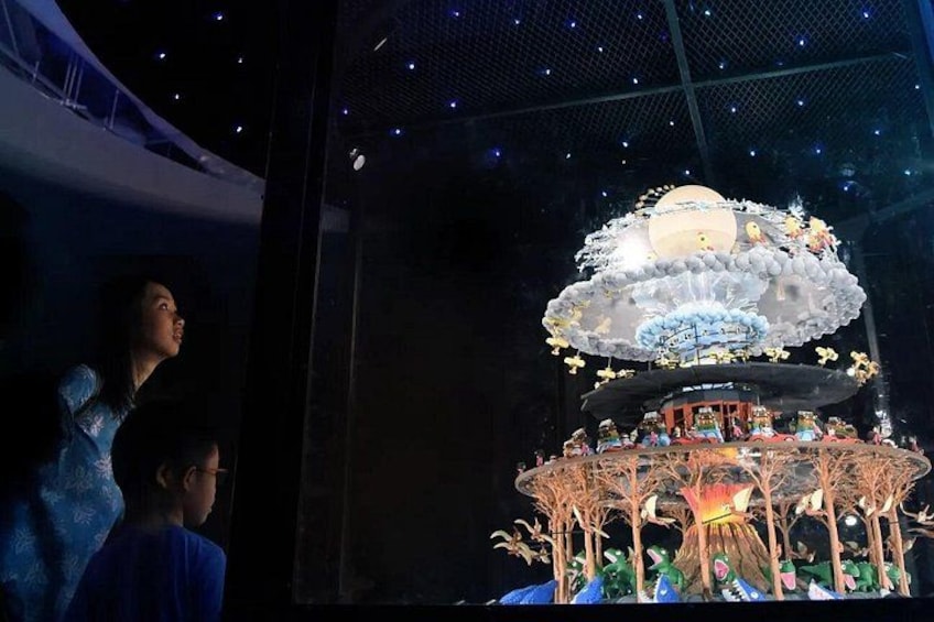 Watch the giant zoetrope seem to come to life before your very eyes 5