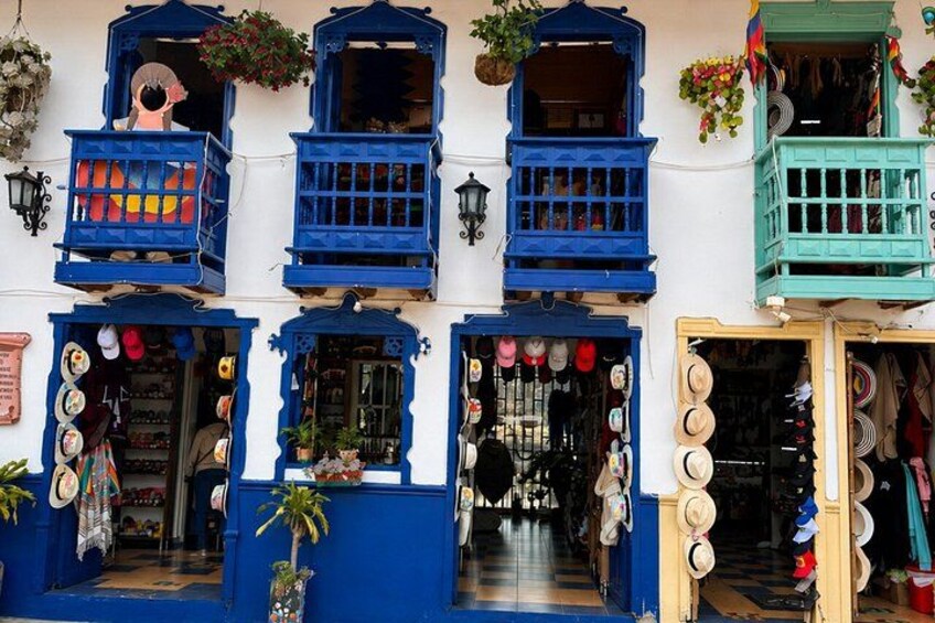 Guatapé and Boat Tour with Lunch and Breakfast 5