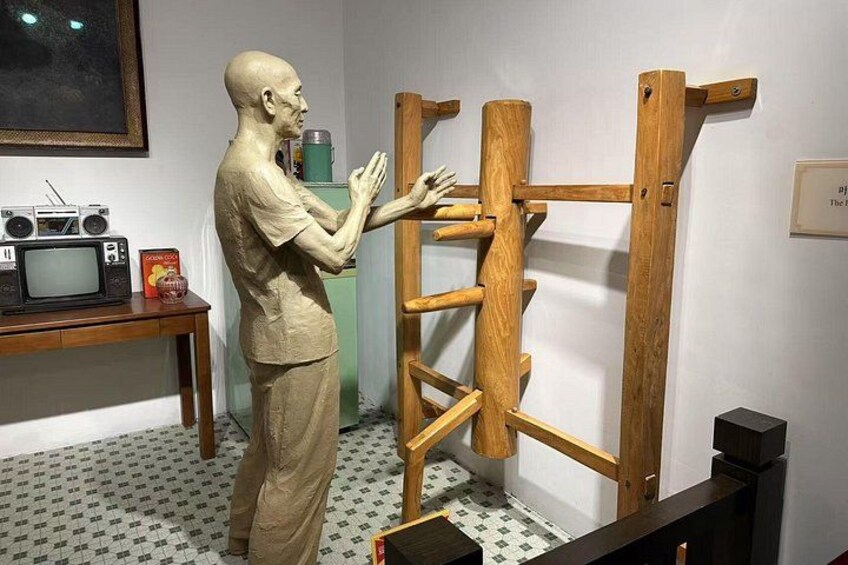 A mannequin standing next to a wooden ladder. 3