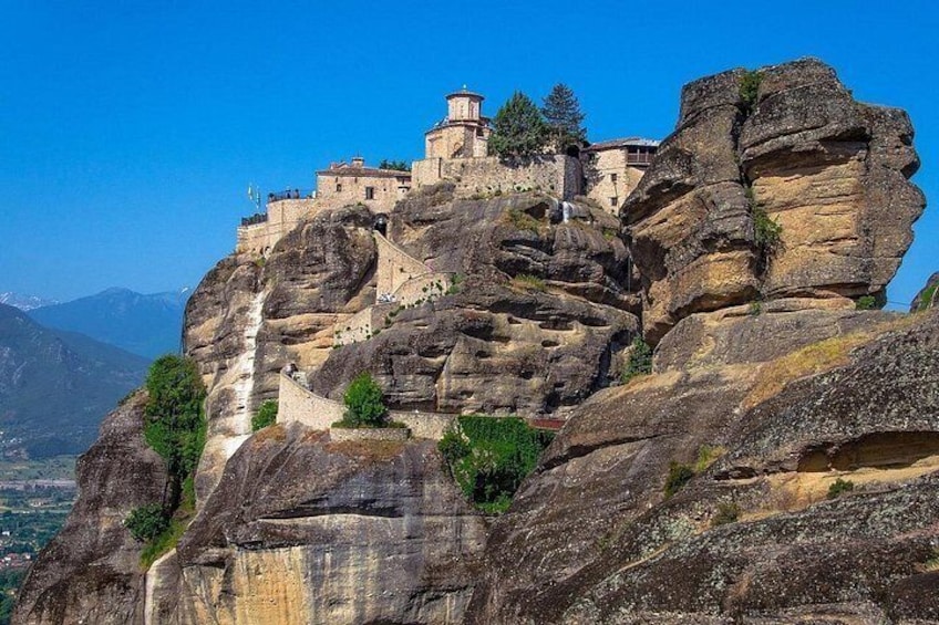 Private 9-Hour Meteora Tour with Luxury Vehicle 2