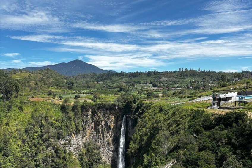 4d3n (silangit Arrival) Stunning Lake Toba 3