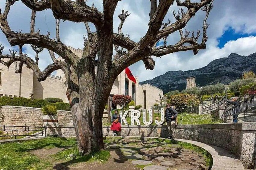 From Durrës Golem: Kruja Castle and Old Bazaar Tour 2