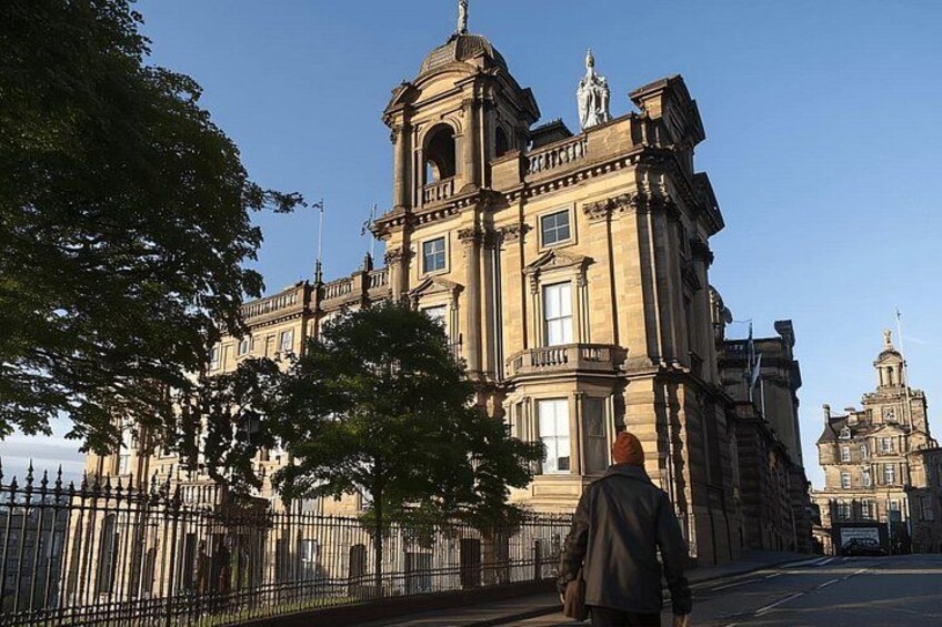 Self Guided Walking Tour of Edinburgh with Quizzes 4