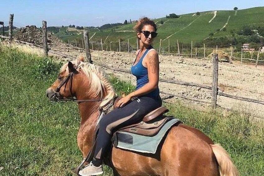 Horse Riding Adventure in Langhe: Piemonte's Scenic Vineyards 3