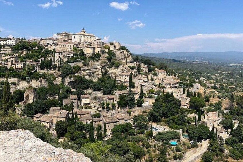 The magnificent villages of the Luberon on a private day 1