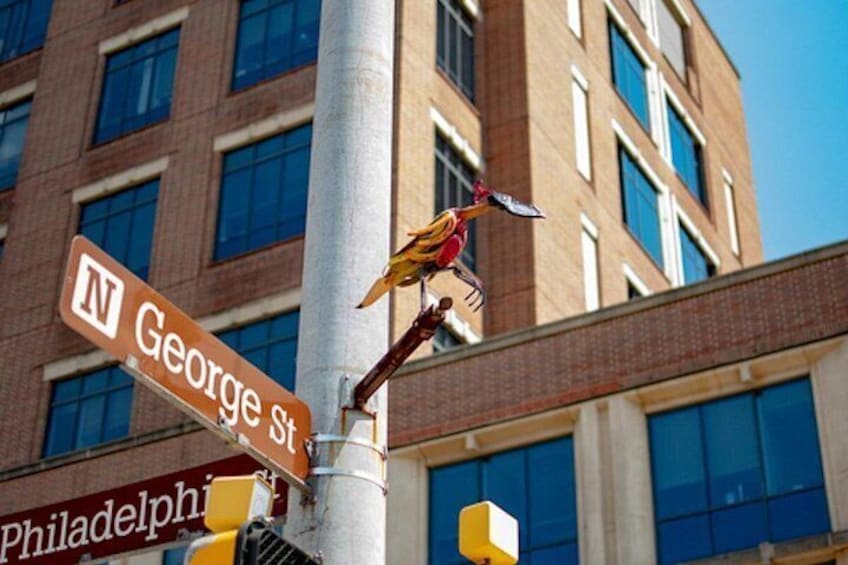 A street sign for George St. and a building with multiple windows. 3