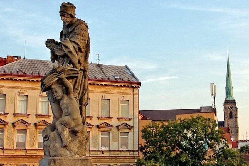 A Gothic statue in the center of Pilsen. 4