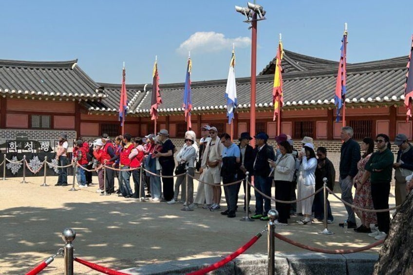 Seoul: Suwon Hwaseong & Waujeongsa & Starfield Heritage Tour 3