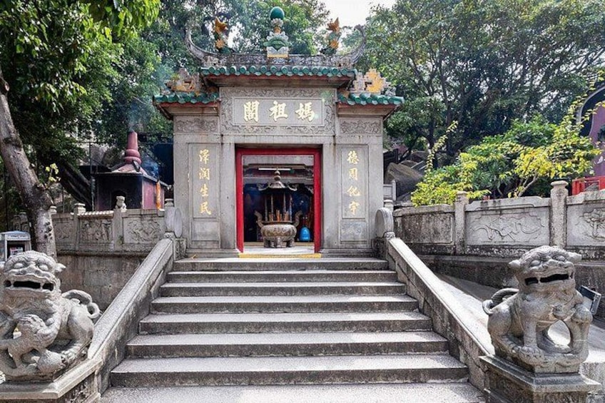 Visit the old temples of Macau's villages 5