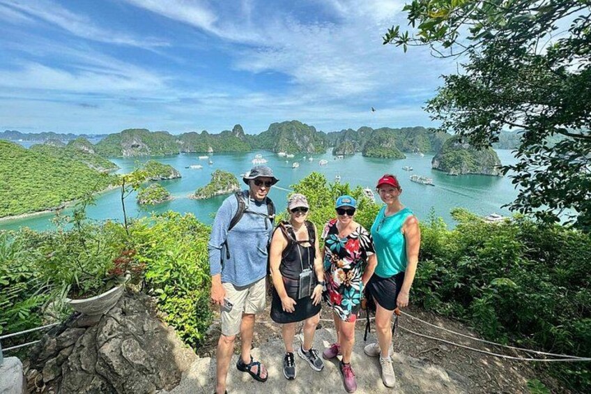 Halong Bay Deluxe Cruise – Kayak, Swim, Jacuzzi & Cave Tour 3