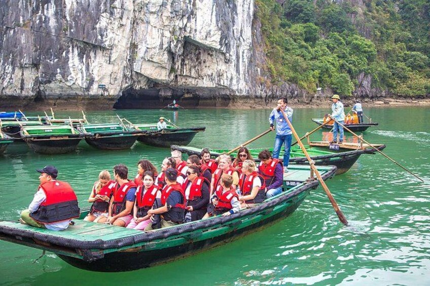 Halong Bay Deluxe Cruise – Kayak, Swim, Jacuzzi & Cave Tour 5