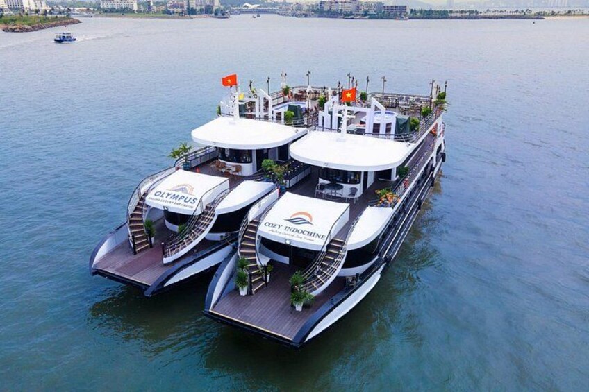 Halong Bay Deluxe Cruise – Kayak, Swim, Jacuzzi & Cave Tour 2