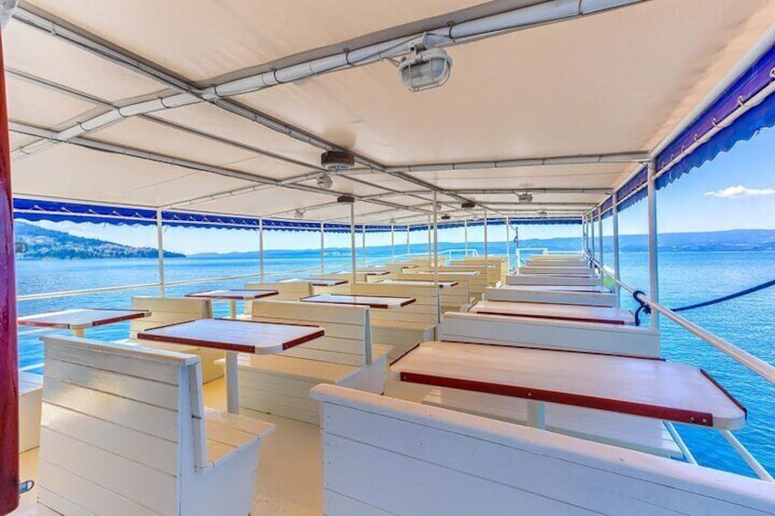 Omiš: Bol and Golden Horn Beach Boat Trip with Lunch 2