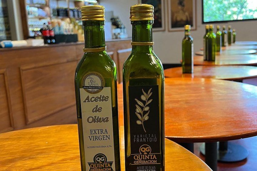 Extra virgin olive oil in Olivicola Pas Rai. 4