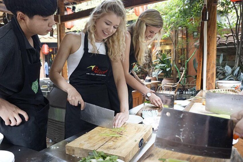 Xi'an Market Tour and Wok Cooking Experience 1